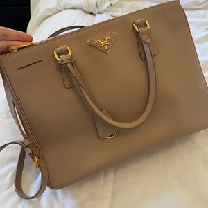Authentic PRADA Saffiano Galleria Double Zip